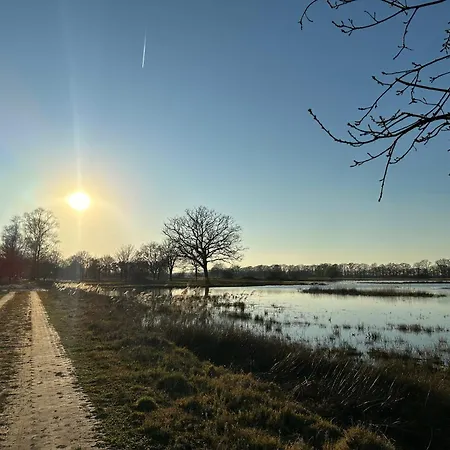 Onder De Lindebomen Appartement