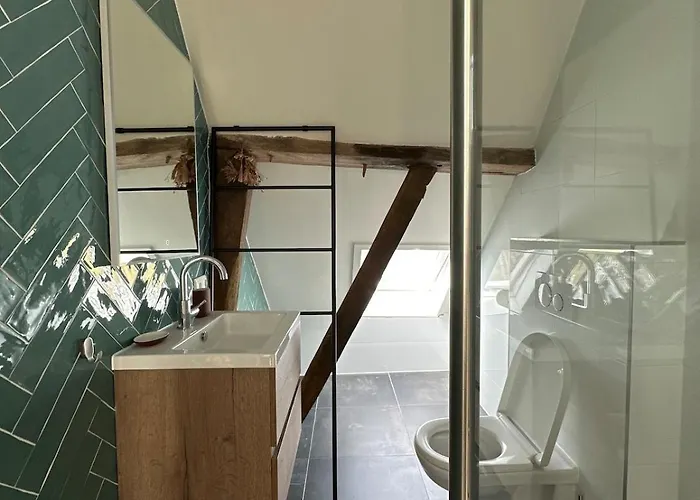 Onder De Lindebomen Empe