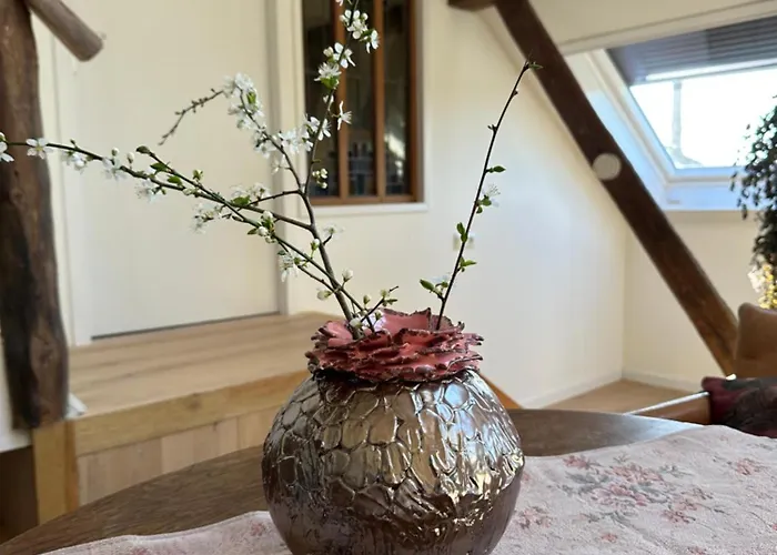 Onder De Lindebomen *