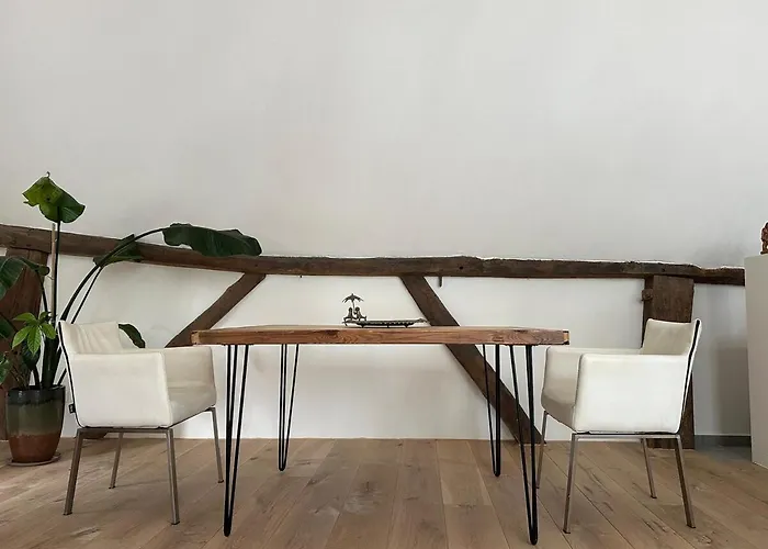 Onder De Lindebomen *